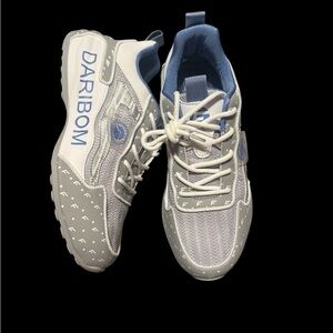 Daribom slip resistnat running shoes - size 41 (9.5 in women’s 8 in men’s)
